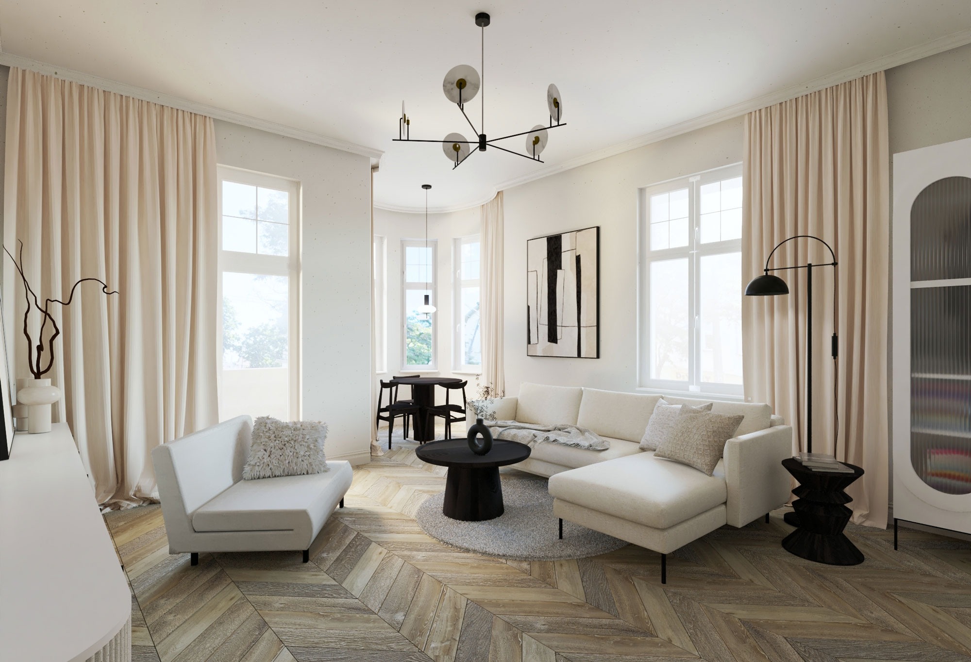 Jasne, przestronne wnętrze salonu z parkietem w jodełkę, beżowymi zasłonami, białymi meblami tapicerowanymi i czarnym stolikiem kawowym na okrągłym dywanie, oświetlone nowoczesną lampą sufitową.