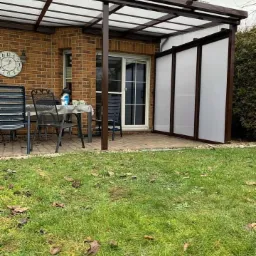 Zadaszenie z poliwęglanu na konstrukcji Alu