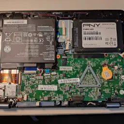 Wymiana dysku z HDD na SSD, instalacja systemu i konfiguracja, instalacja niezbędnych programów