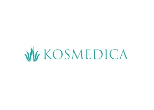 Logo firmy Kosmedica w odcieniach turkusu z motywem roślinnym.