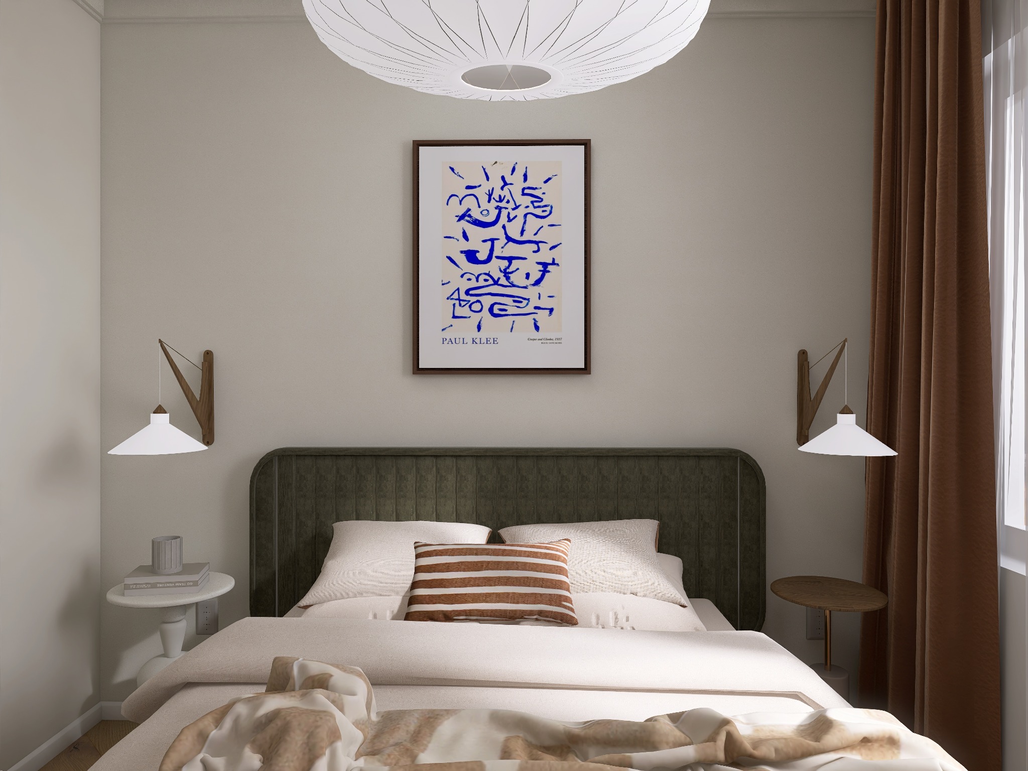 Neutralna sypialnia z łóżkiem z zielonym zagłówkiem, stolikami nocnymi i lampami ściennymi. Nad łóżkiem wisi obraz Paula Klee w brązowej ramie.