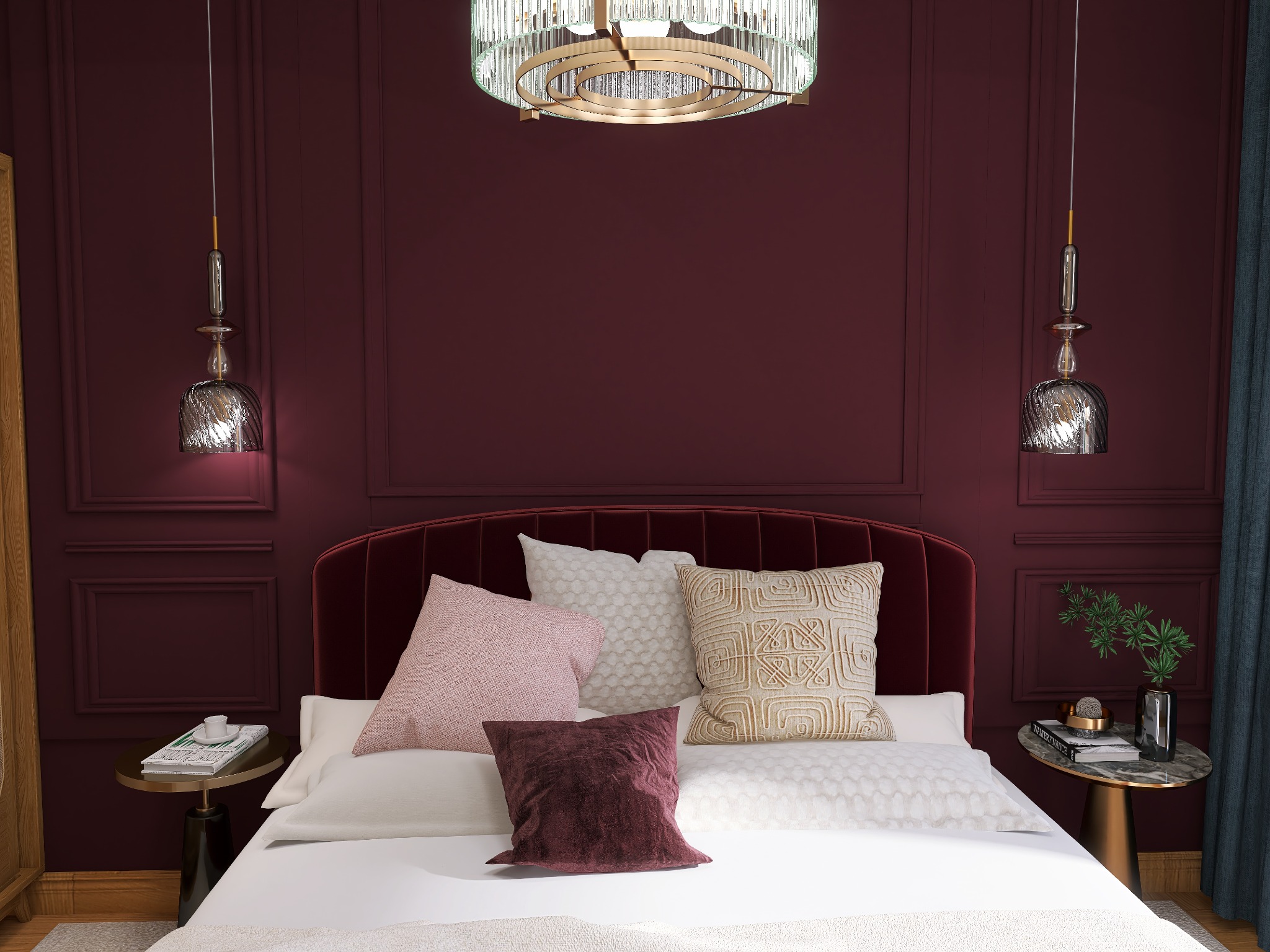 Elegancka sypialnia z bordową ścianą, welurowym zagłówkiem i dekoracyjnymi poduszkami. Na stolikach nocnych lampki i rośliny. Centralnie umieszczony żyrandol.