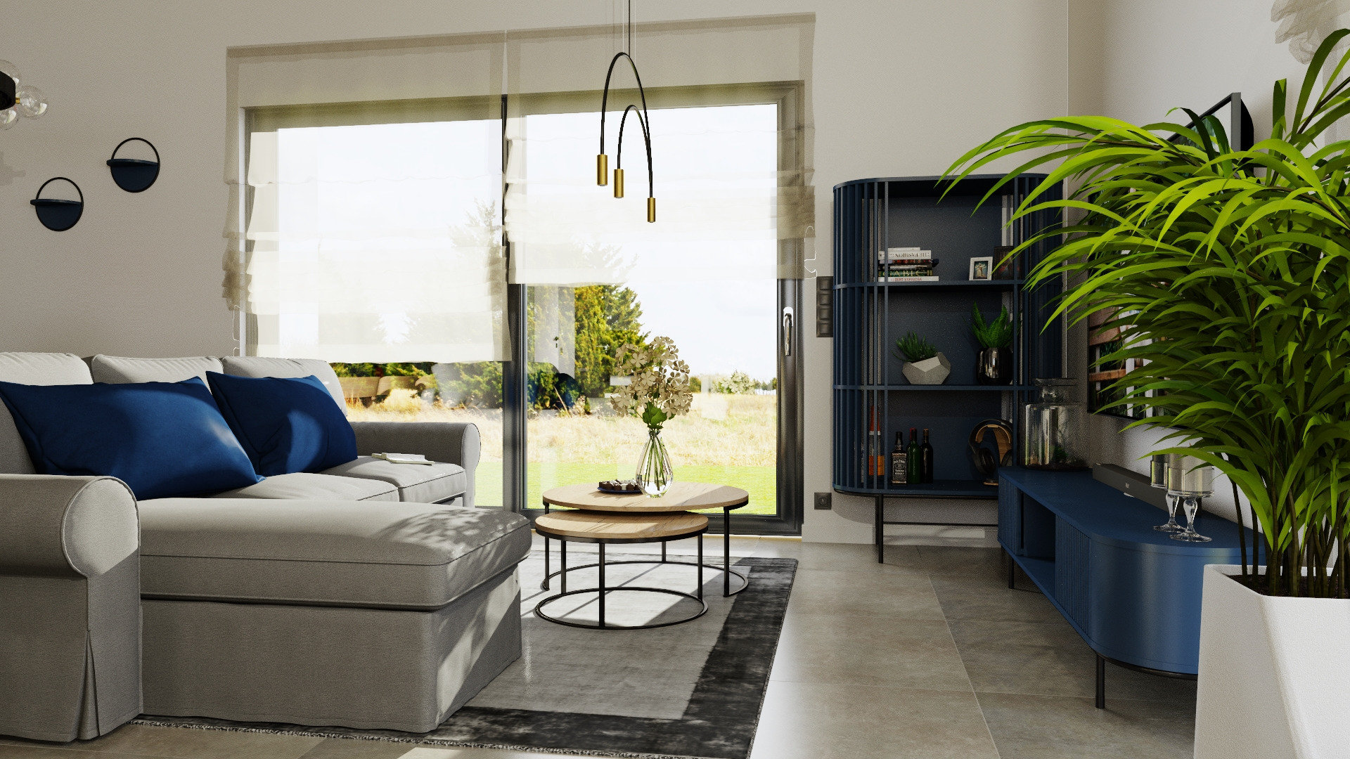 Jasny salon z szarą sofą z granatowymi poduszkami, okrągłymi stolikami kawowymi i wysoką witryną w kolorze granatowym, oświetlony nowoczesną lampą wiszącą.