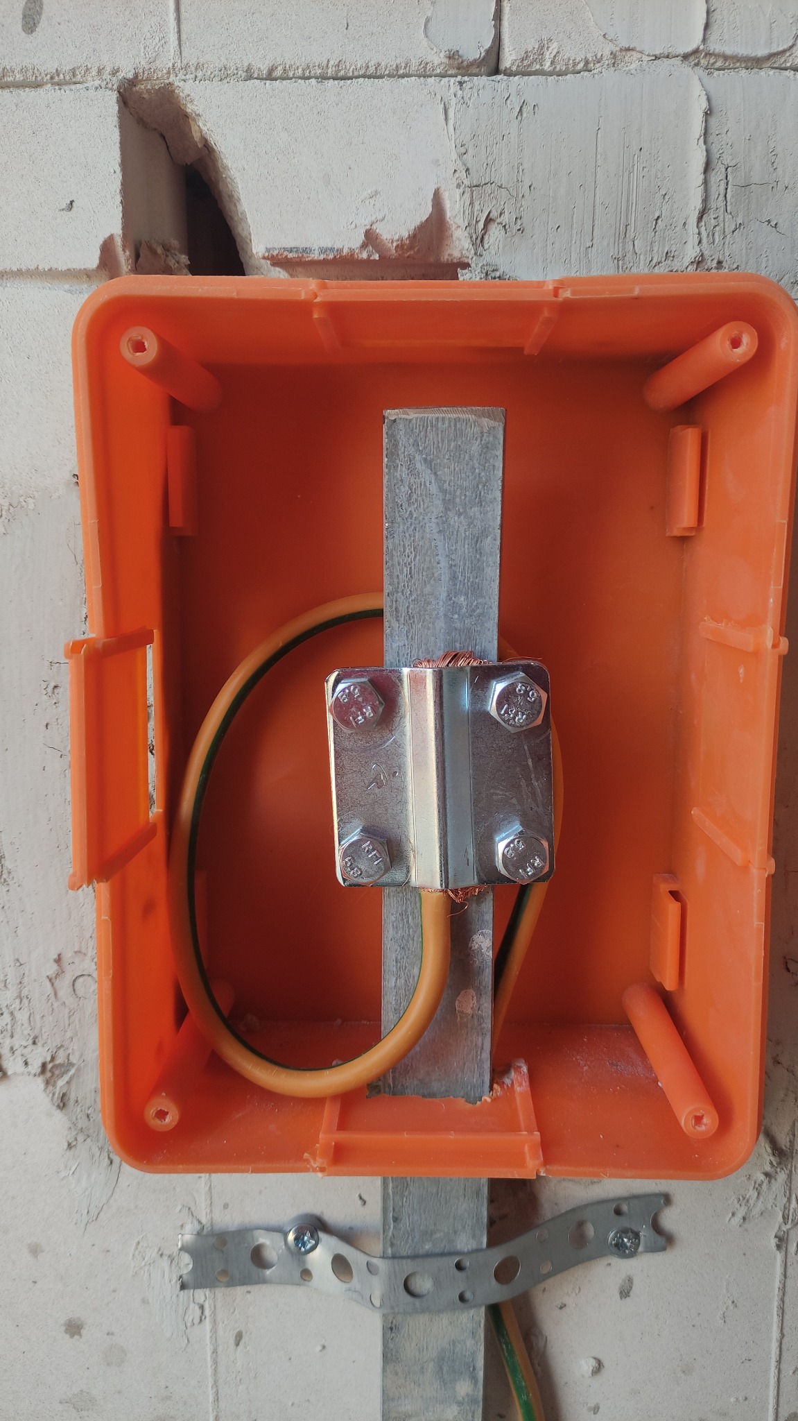 Złącze kontrolne uziemienia