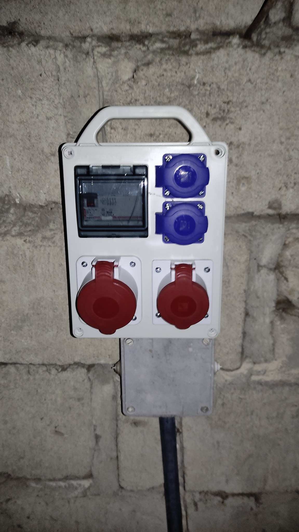 Rozdzielnica budowlana