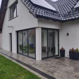 Drzwi przesuwne aluminiowe. System Cortizo COR-4200