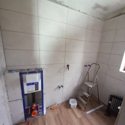 Adi Remonty dachu i łazienek - Rewelacyjne Murowanie z Klinkieru Bieruń