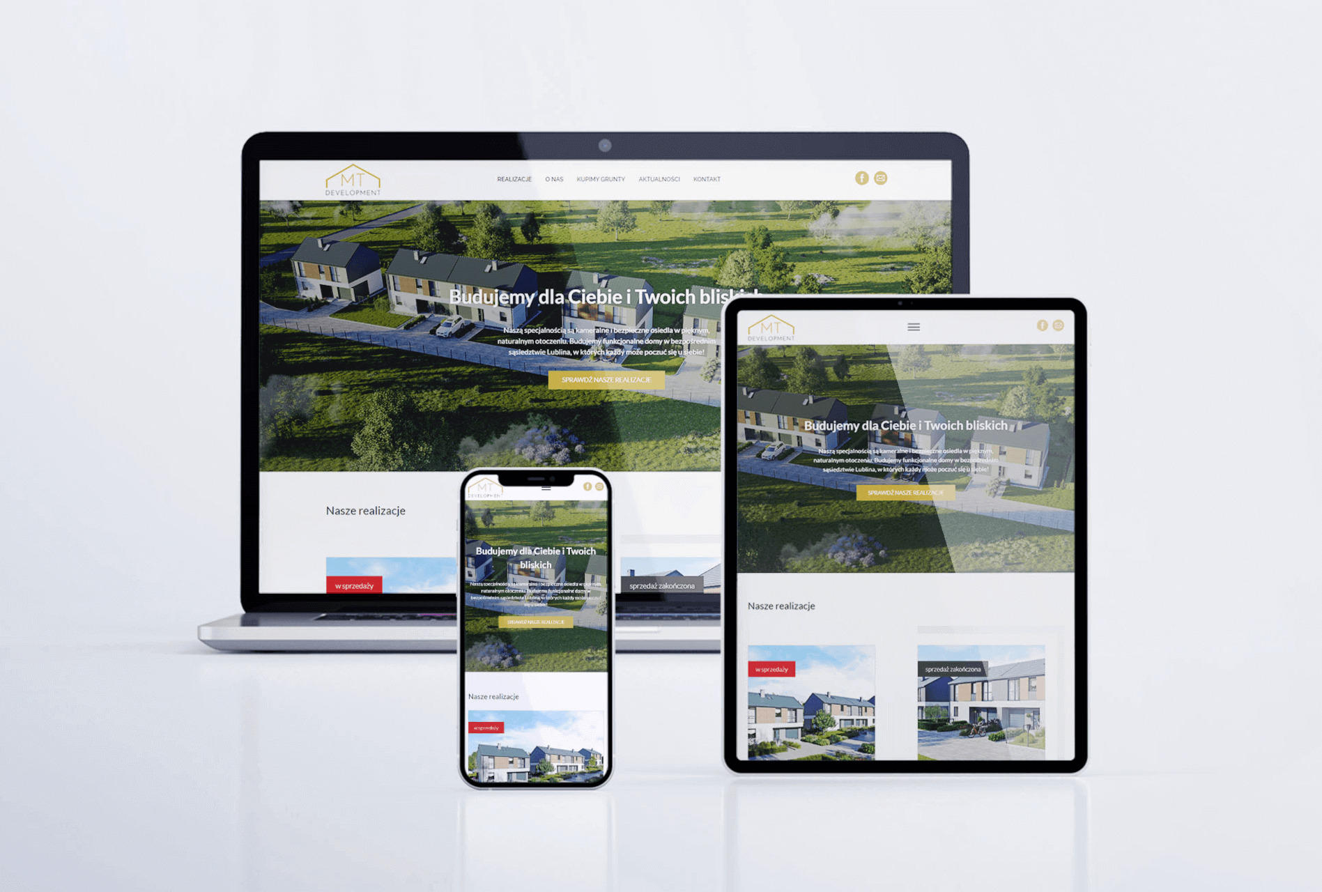 Responsywna strona internetowa dewelopera z wizualizacją osiedla na laptopie, tablecie i smartfonie, prezentująca nowoczesne domy jednorodzinne w zielonym otoczeniu.