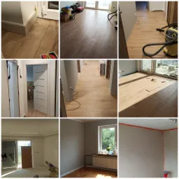 Kolaż zdjęć przedstawiających różne etapy układania podłogi z paneli drewnopodobnych w mieszkaniu, widoczne narzędzia pracy, odkurzacz przemysłowy oraz fragmenty ścian i drzwi.