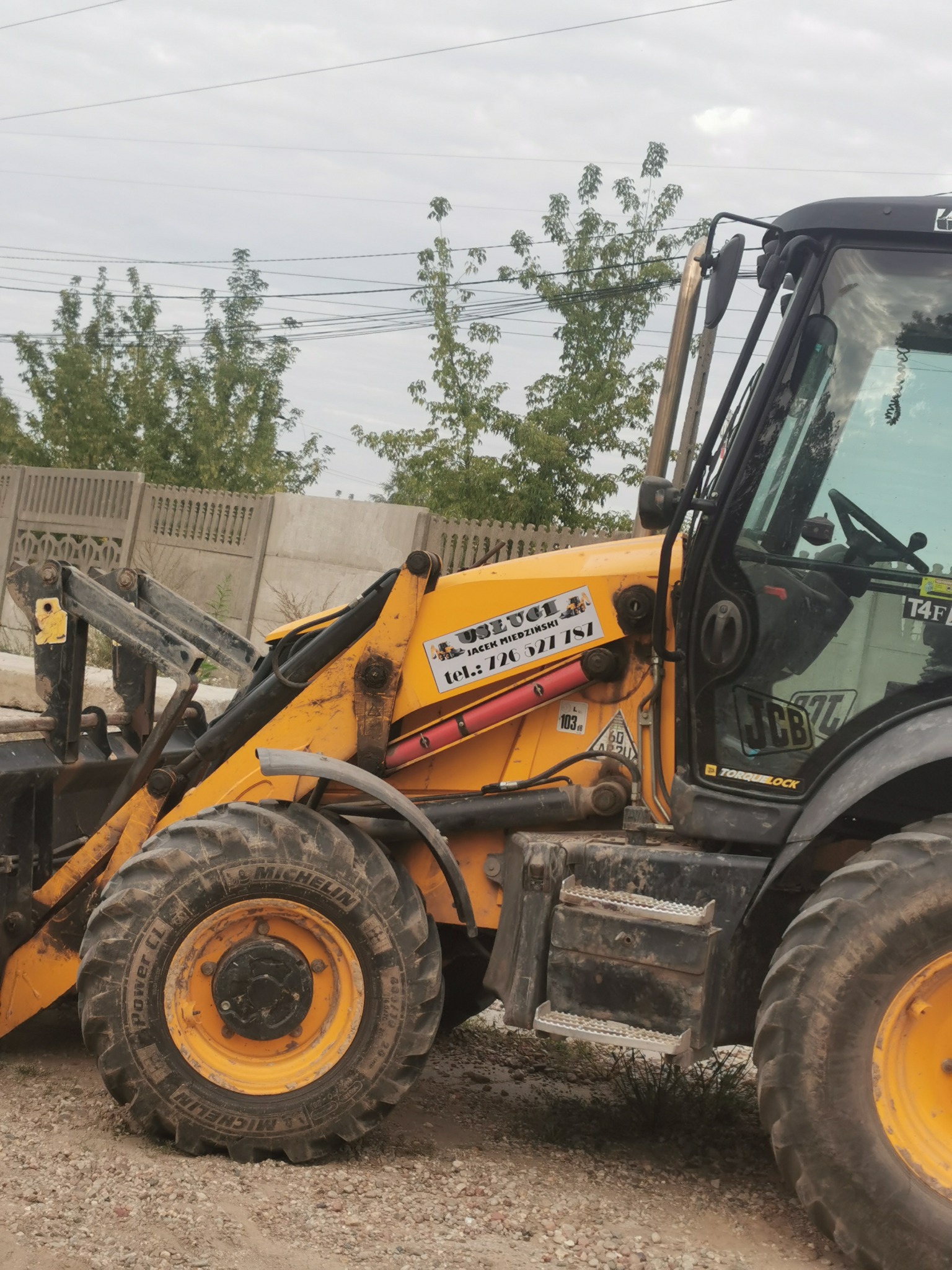 Usługi koparko-ładowarką Miedziński Jacek