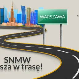 Grafika promująca wyjazdowy salon numizmatyczny SNMW z Warszawą w tle, stylizowana droga prowadzi do zielonego znaku z nazwą miasta.