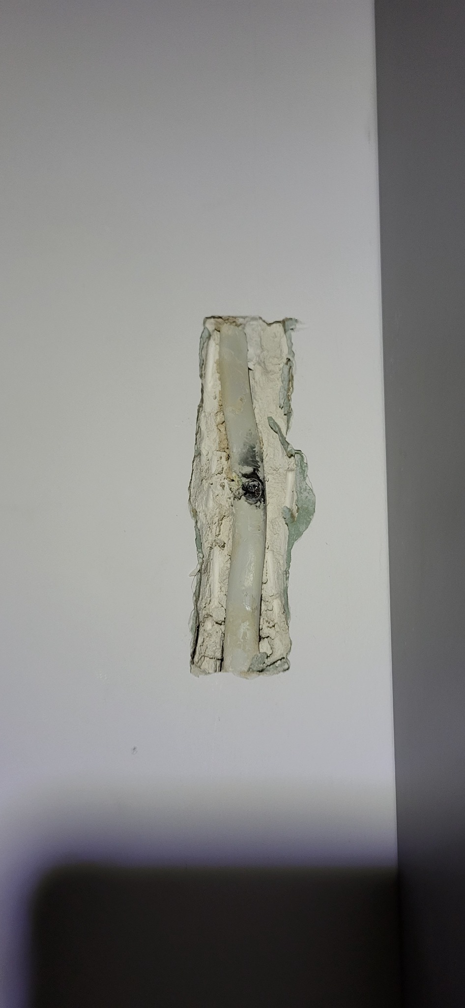 -Ups! Przewierciłem przewód :( Już do Pana jedziemy!