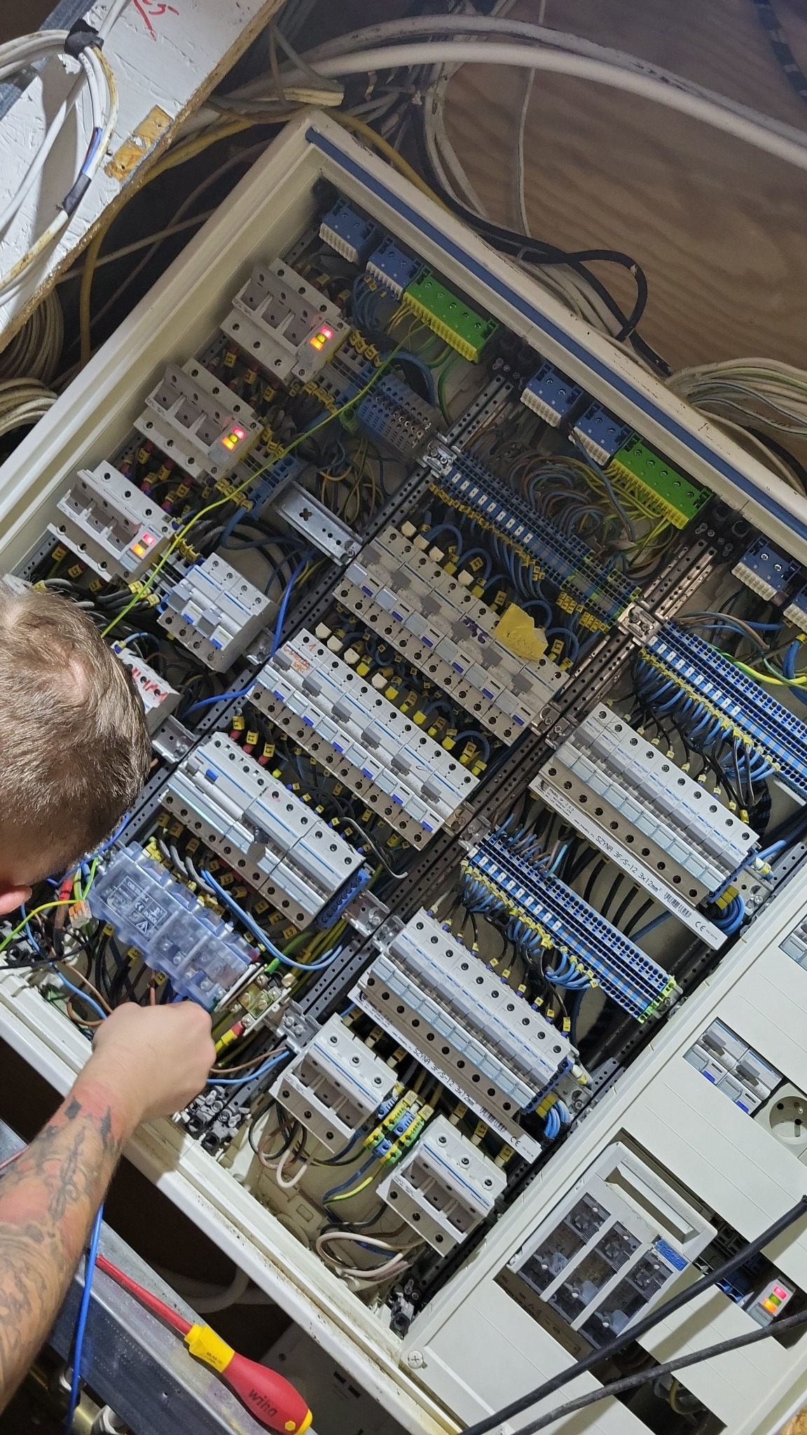 Wymiana uszkodzonego wyłącznika różnicowo-prądowego