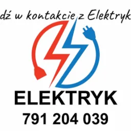 Logo firmy elektrycznej: stylizowany symbol błyskawicy w kolorach czerwonym i niebieskim, wkomponowany w okrąg, napis 'Elektryk' i numer telefonu.