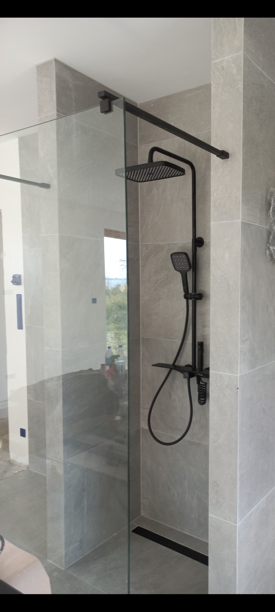 Jedna z trzech łazienek w domku jednorodzinnym ukończona.