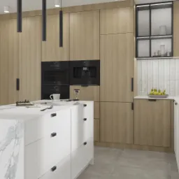 Nowoczesna kuchnia z drewnianymi frontami, wyspą z blatem imitującym marmur, czarnymi lampami tubami i wbudowanym ekspresem do kawy.