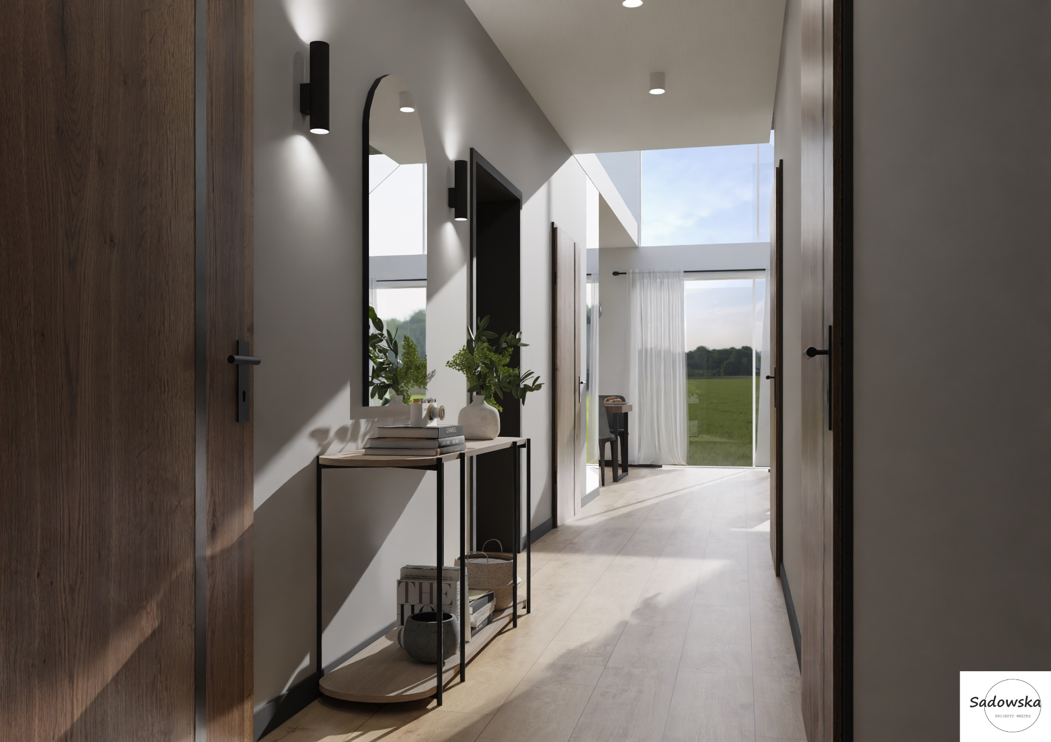 Nowoczesny przedpokój z konsolą, lustrem w czarnej ramie i drewnianymi drzwiami, oświetlony lampami ściennymi i światłem dziennym wpadającym przez duże okno na końcu korytarza.