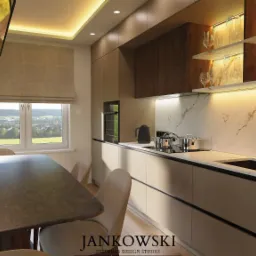 Elegancka kuchnia z marmurowym blatem, oświetleniem LED i drewnianymi akcentami. Widok na krajobraz przez okno. Nowoczesny design z czarną armaturą i minimalistycznym wystrojem.