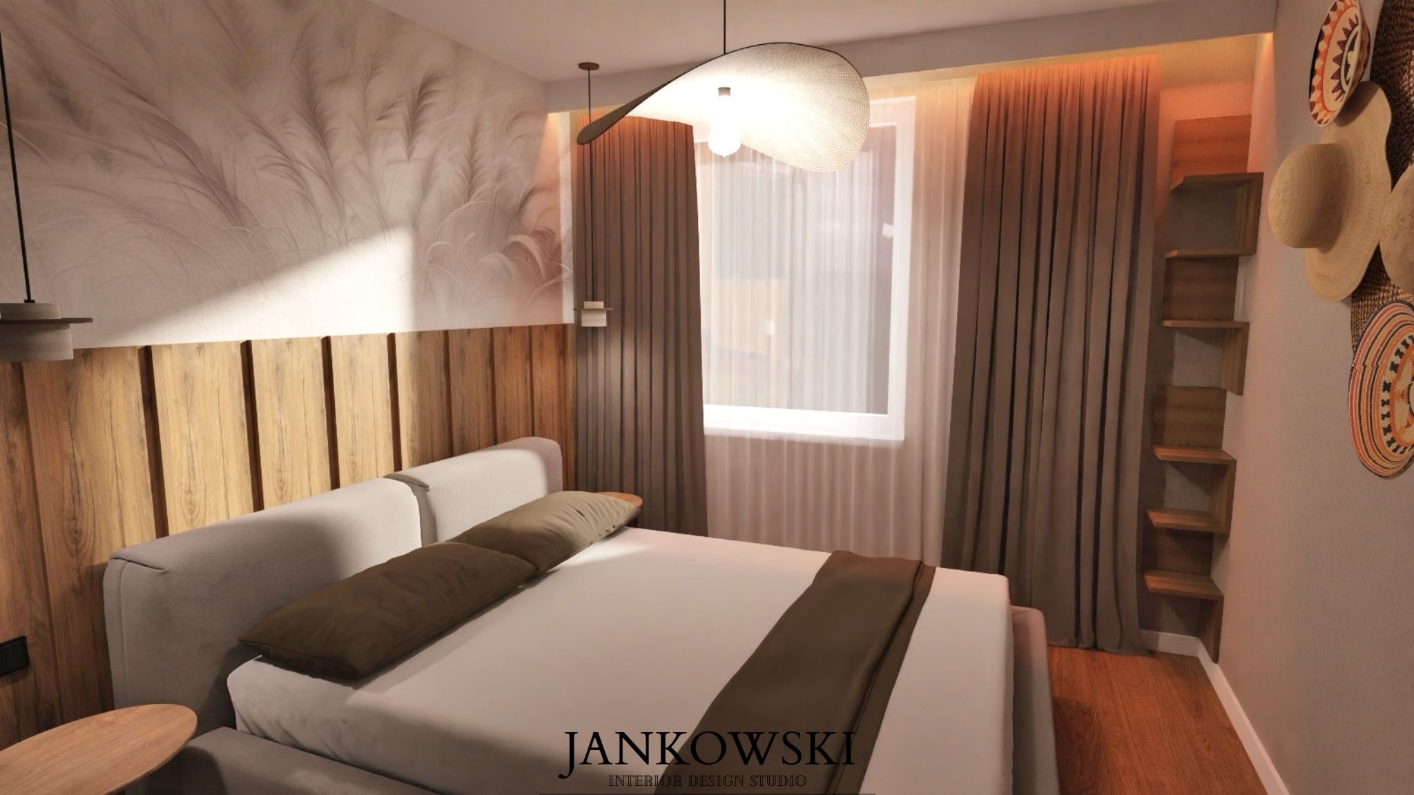 Klimatyczna sypialnia z drewnianym zagłówkiem, wzorem roślinnym na ścianie i dekoracyjnymi kapeluszami. Nietypowa lampa nad łóżkiem i półki wkomponowane w ścianę.