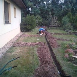 P.H.U. Nikola Atamańczuk-Kolańska - Montaż systemu nawodnienia na istniejącym trawniku.