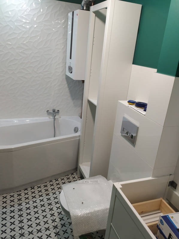 Montaż mebli łazienkowych.