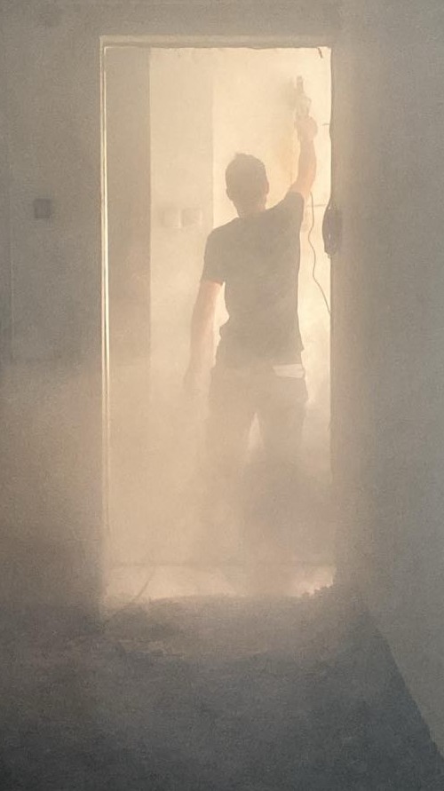 Cięcie w betonie- poszerzenie otworu drzwiowego.