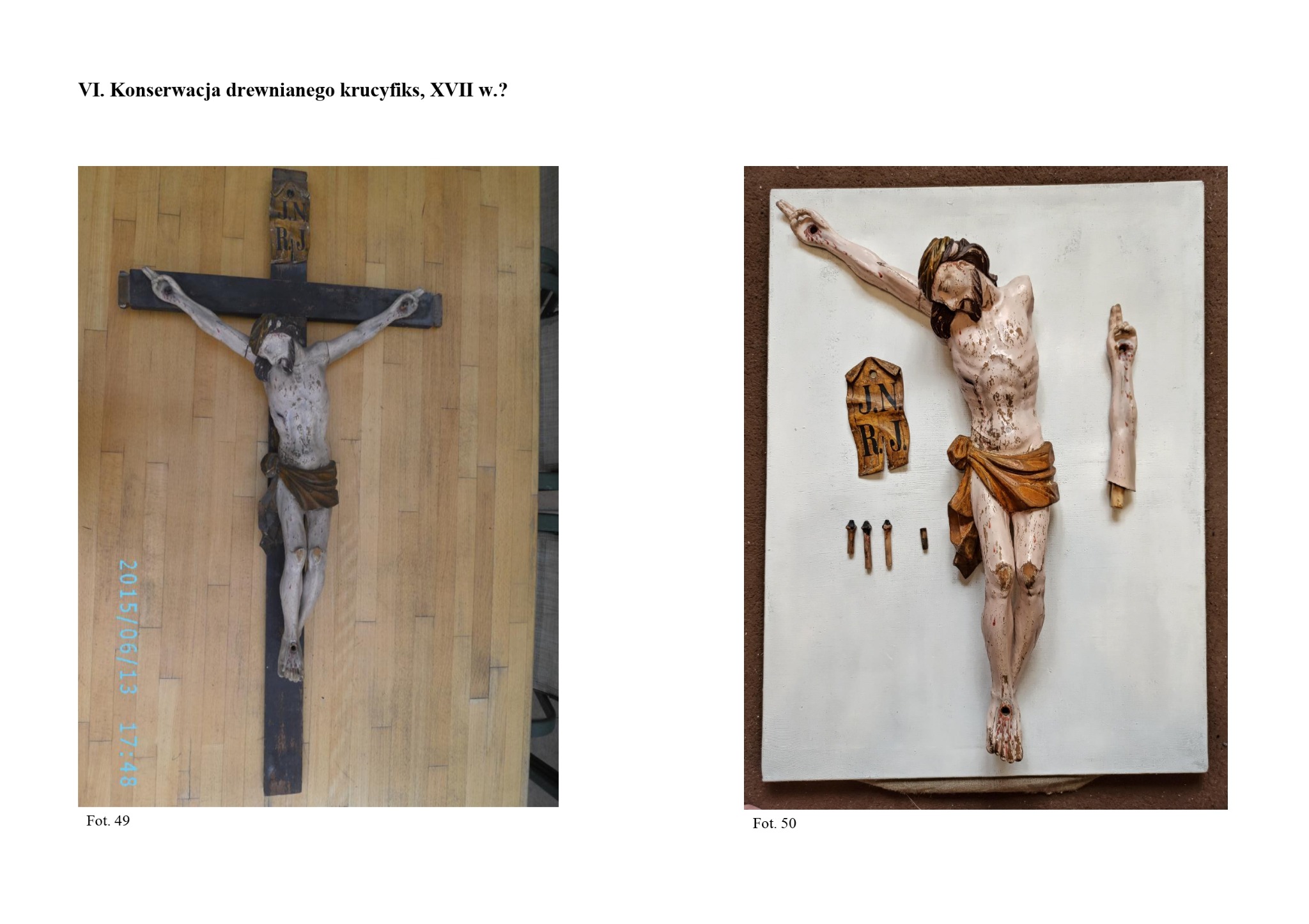 Dwa ujęcia drewnianego krucyfiksu z XVII wieku: po lewej krucyfiks przed renowacją na tle drewnianej ściany, po prawej krucyfiks w trakcie renowacji, z odłączonymi fragmentami, leżący na białym...