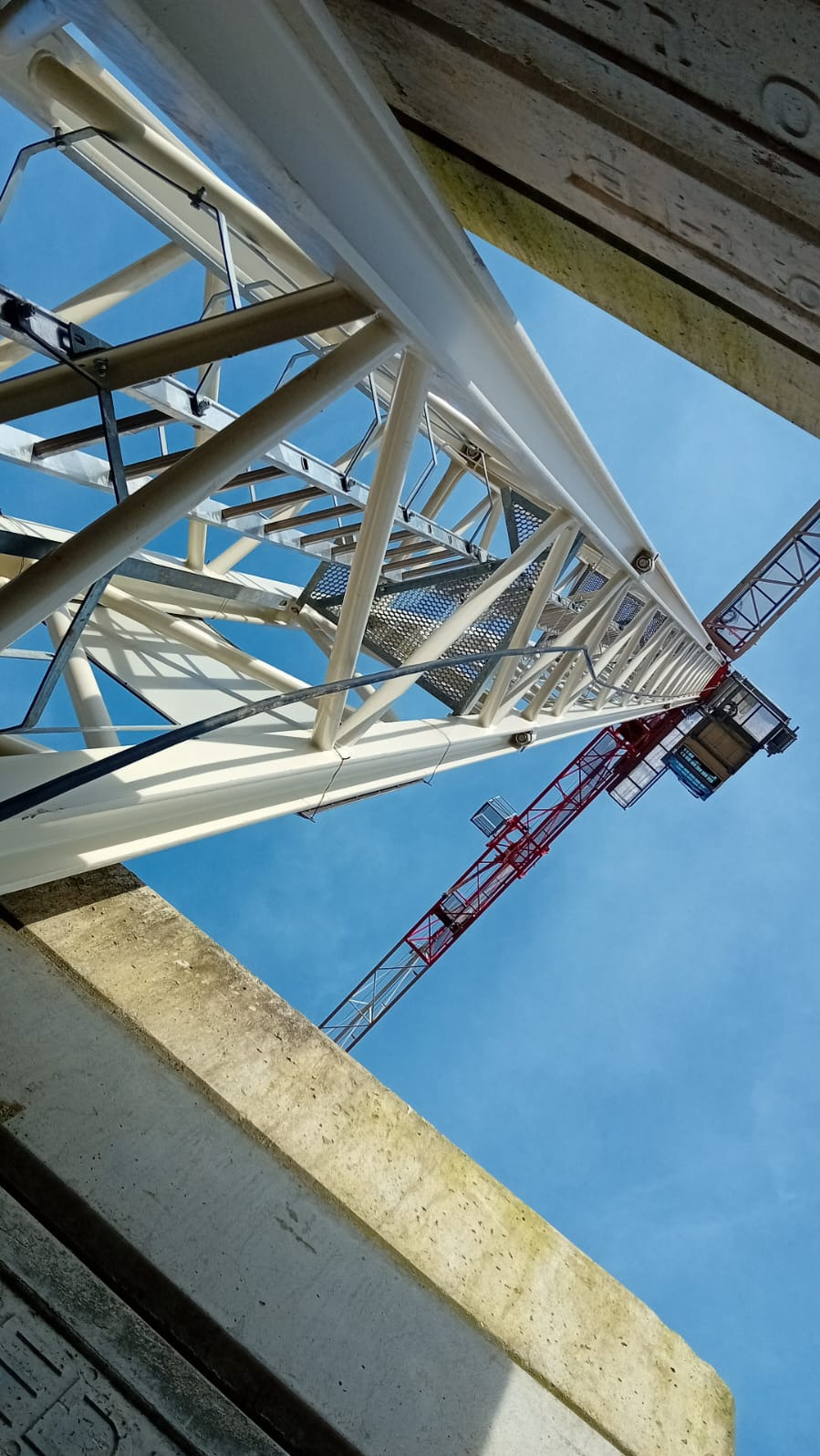 Wykonanie zasilania żurawia wieżowego na placu budowy