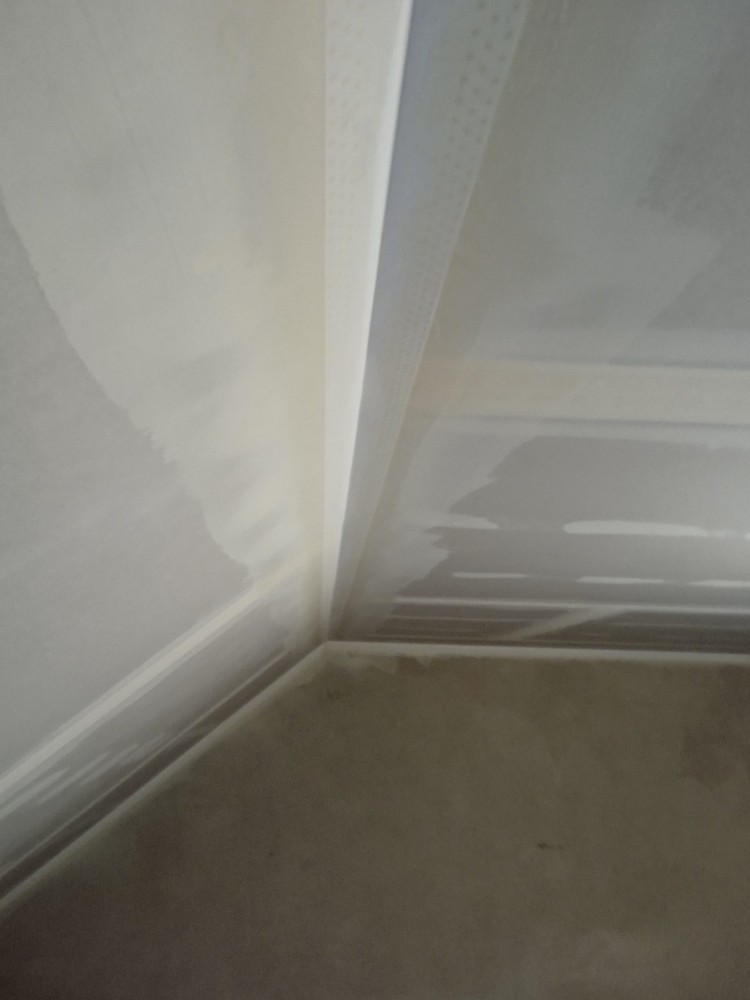 Połączenie skosu z sufitem taśmą tuff tape