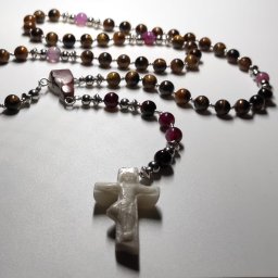 Różaniec z agatu i srebra.