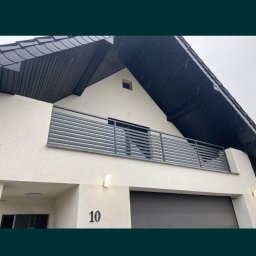 Balustra malowana proszkowo.