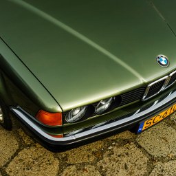 Klasyczny rekin BMW E32 z Częstochowy. 