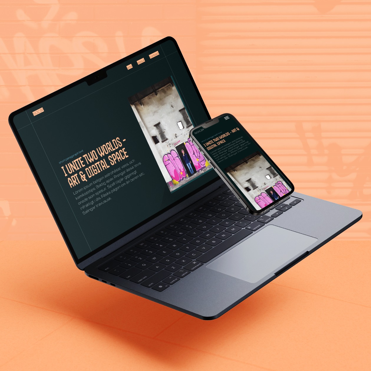 Laptop i smartfon prezentują stronę internetową artysty street art Socir z motywem graffiti na tle pomarańczowym.