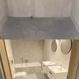 Zdjęcie przedstawia metamorfozę łazienki: górna część ukazuje surowy stan z szarą wylewką i przygotowanymi ścianami, a dolna część prezentuje wykończoną, nowoczesną łazienkę z białą armaturą, dwoma...