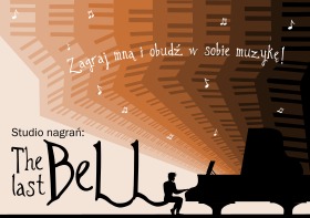 Ilustracja promocyjna studia nagrań 'The last Bell' z sylwetką pianisty i klawiszami fortepianu w odcieniach brązu, hasło 'Zagraj mną i obudź w sobie muzykę!'