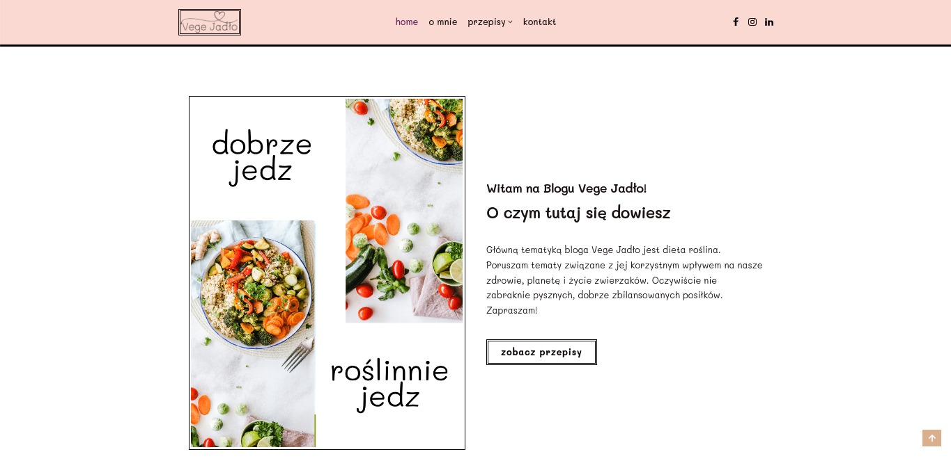 Zrzut ekranu strony internetowej bloga o tematyce wegańskiej, z widocznym logo 'Vege Jadło', nagłówkami 'dobrze jedz' i 'roślinnie jedz', zdjęciami potraw wegańskich oraz tekstem powitalnym...