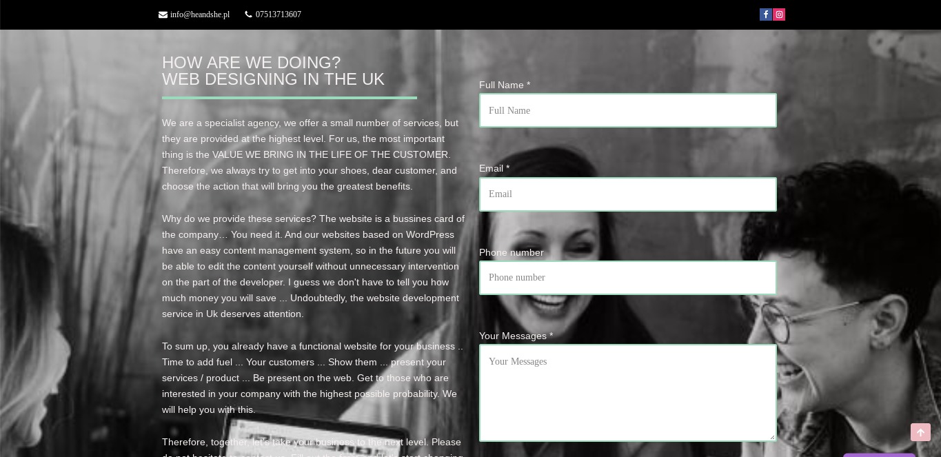 Formularz kontaktowy na stronie internetowej z nagłówkiem 'How are we doing? Web designing in the UK', z polami do wpisania imienia, adresu e-mail, numeru telefonu i wiadomości, z czarno-białym...