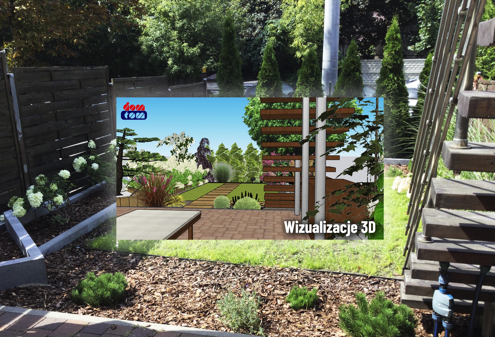 Wizualizacja 3D ogrodu z drewnianym ogrodzeniem, rabatami kwiatowymi i ścieżką z kostki, częściowo nakładająca się na rzeczywisty widok ogrodu z korą i roślinami
