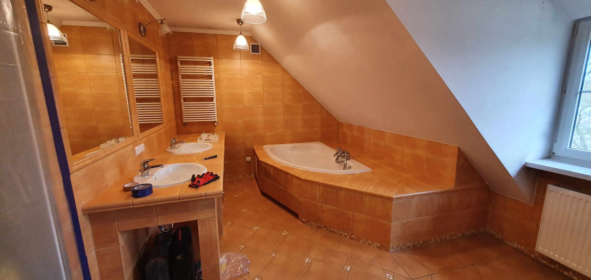 Zdjęcia przedstawiają prace przed metamorfozą