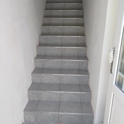 Plytkowanie schodów 