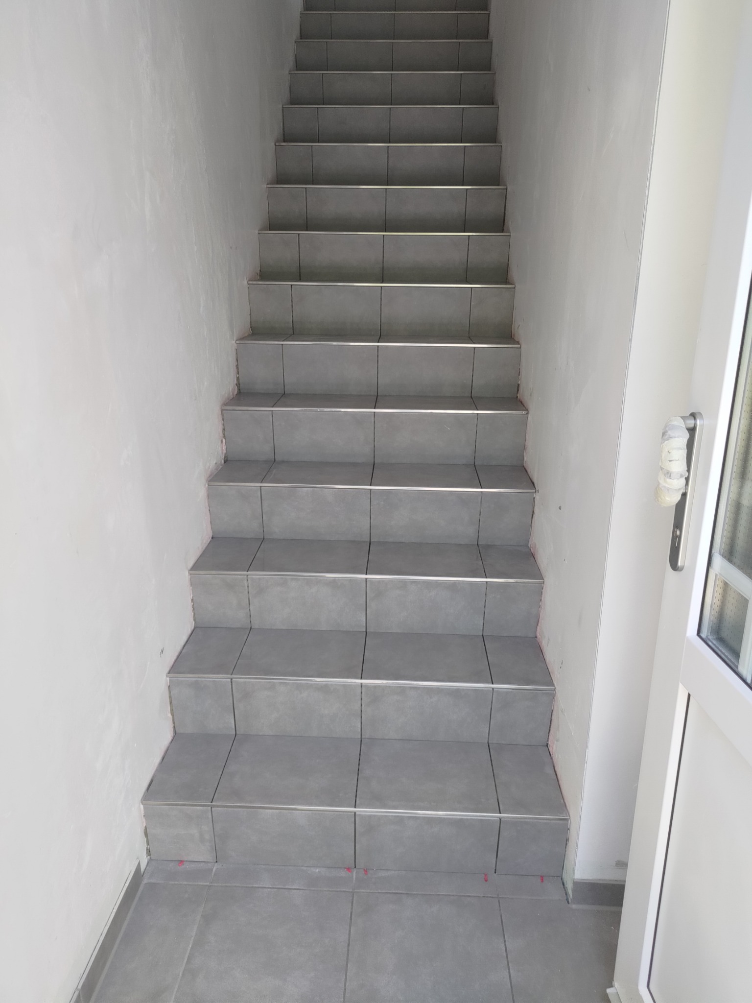 Plytkowanie schodów