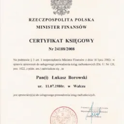 Skan certyfikatu księgowego wydanego przez Ministra Finansów Rzeczypospolitej Polskiej, z orłem w koronie, potwierdzający uprawnienia do usługowego prowadzenia ksiąg rachunkowych dla Łukasza...