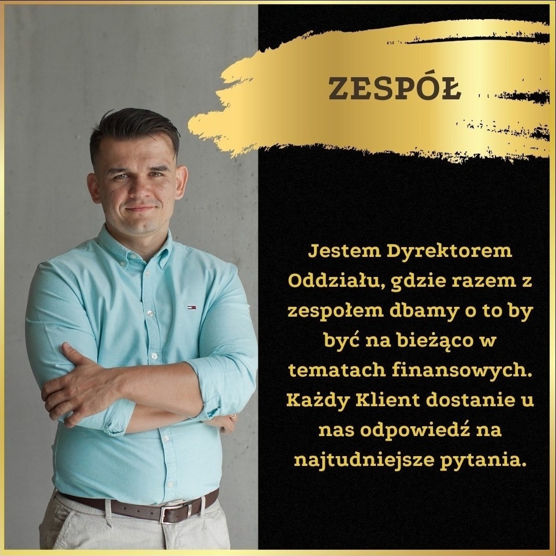 Portret dyrektora oddziału finansowego na tle z tekstem o zespole i dbaniu o aktualność w tematach finansowych.