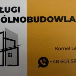 Wizytówka z napisem 'Usługi Ogólnobudowlane', graficznym symbolem domu, imieniem Kornel Lewicki i numerem telefonu na żółto-białym tle.
