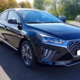 Premium Sedan Hyundai Ioniq