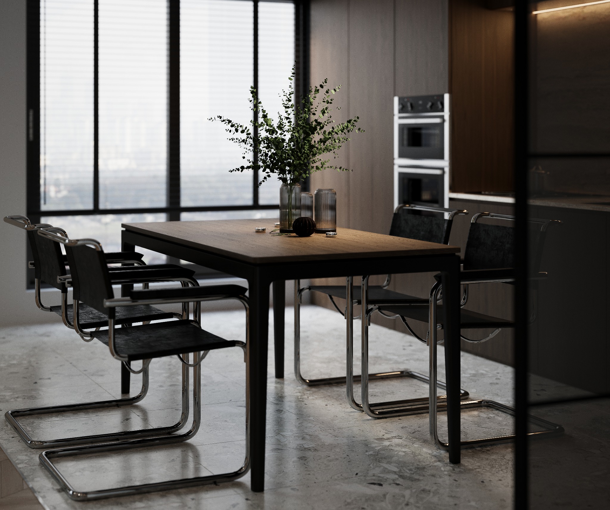 Nowoczesna jadalnia: stół z drewnianym blatem i krzesła w stylu Bauhaus na tle okna z żaluzjami i zabudowy kuchennej w odcieniach brązu. Minimalistyczny design.