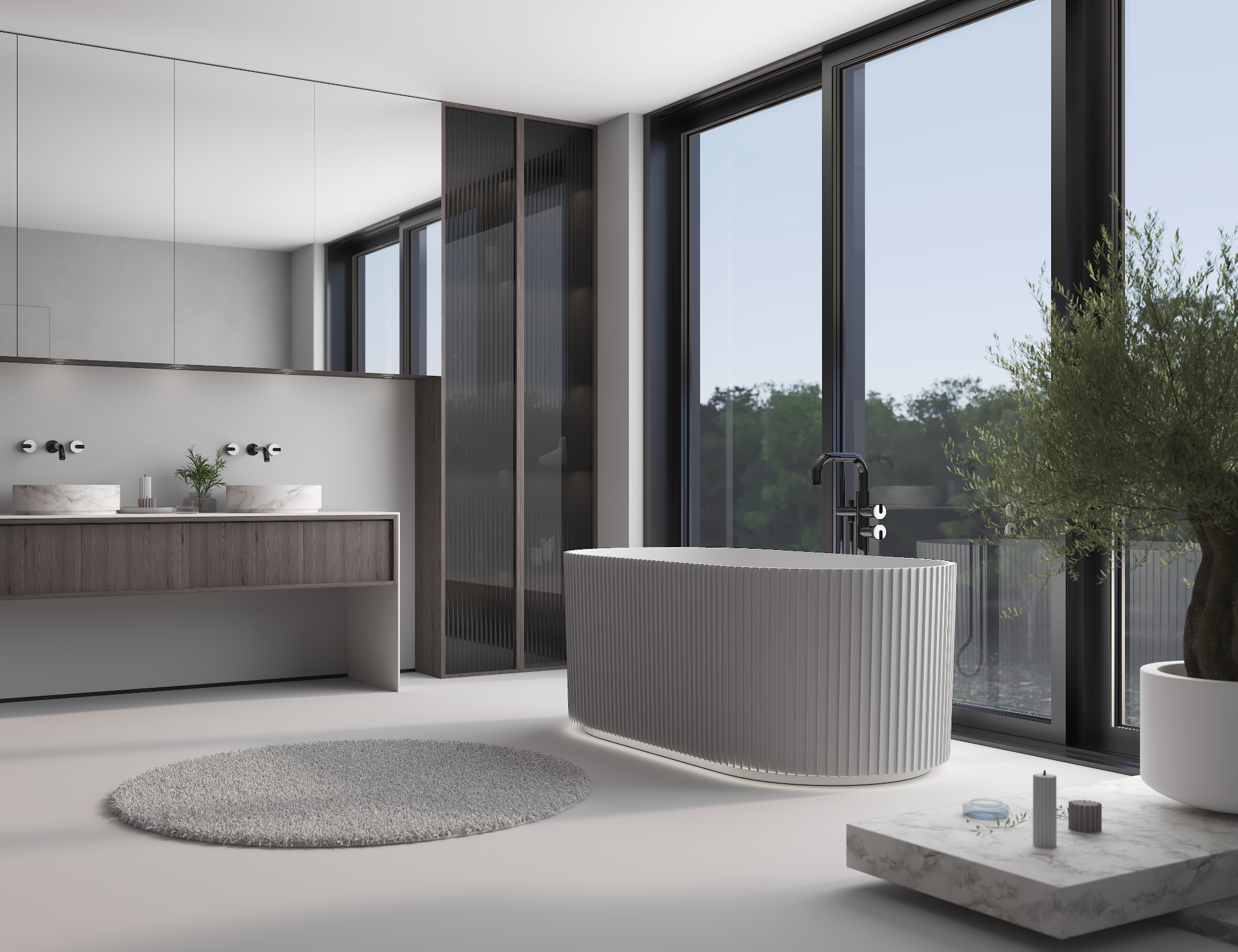 Nowoczesna łazienka z wolnostojącą wanną z żebrowaną powierzchnią, marmurowymi umywalkami i dużym oknem z widokiem na zieleń, uzupełniona okrągłym dywanikiem i doniczką z drzewkiem oliwnym.