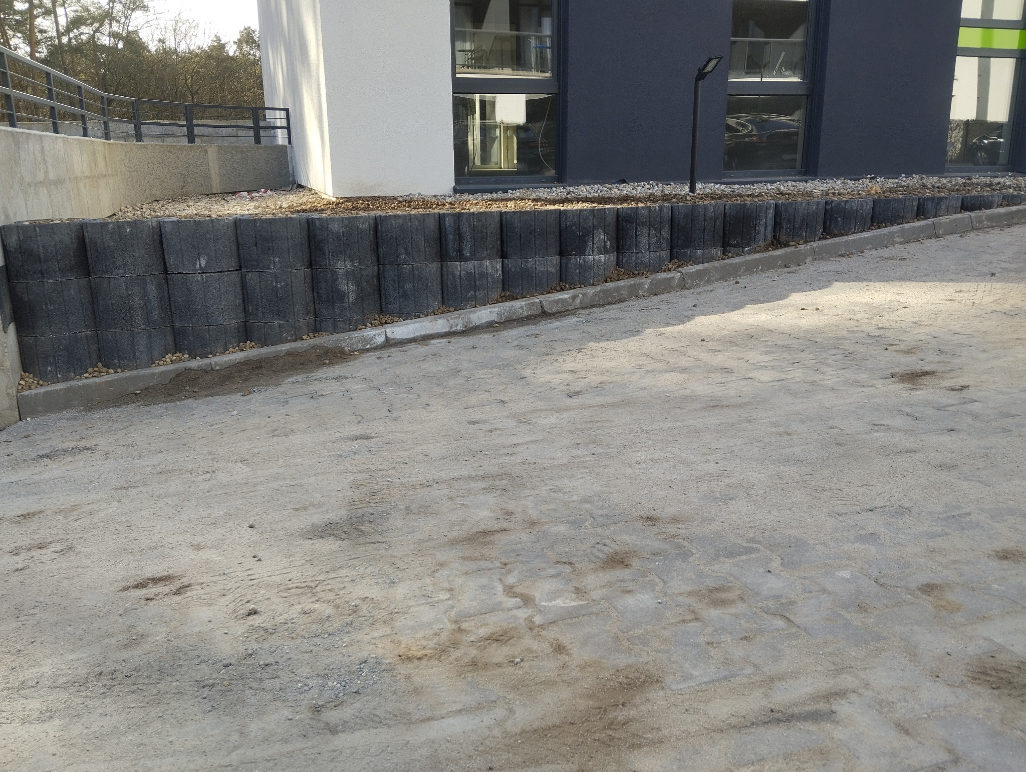 Wykonanie murku oporowego z Gazonów