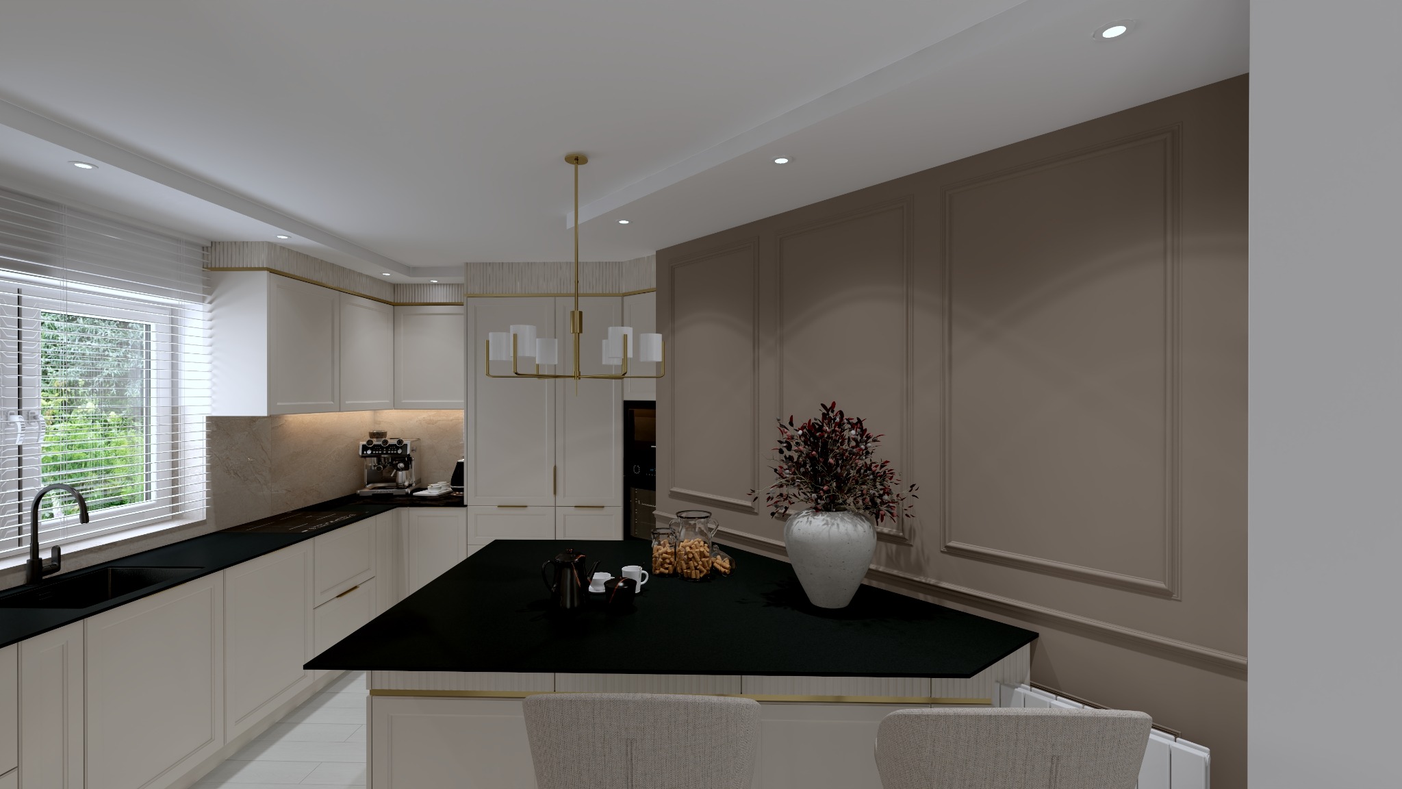 Elegancka kuchnia w beżach: wyspa z czarnym blatem, białe szafki z złotymi akcentami, marmurowe backsplash, okno z żaluzjami i designerski żyrandol. Nowoczesne i stylowe.