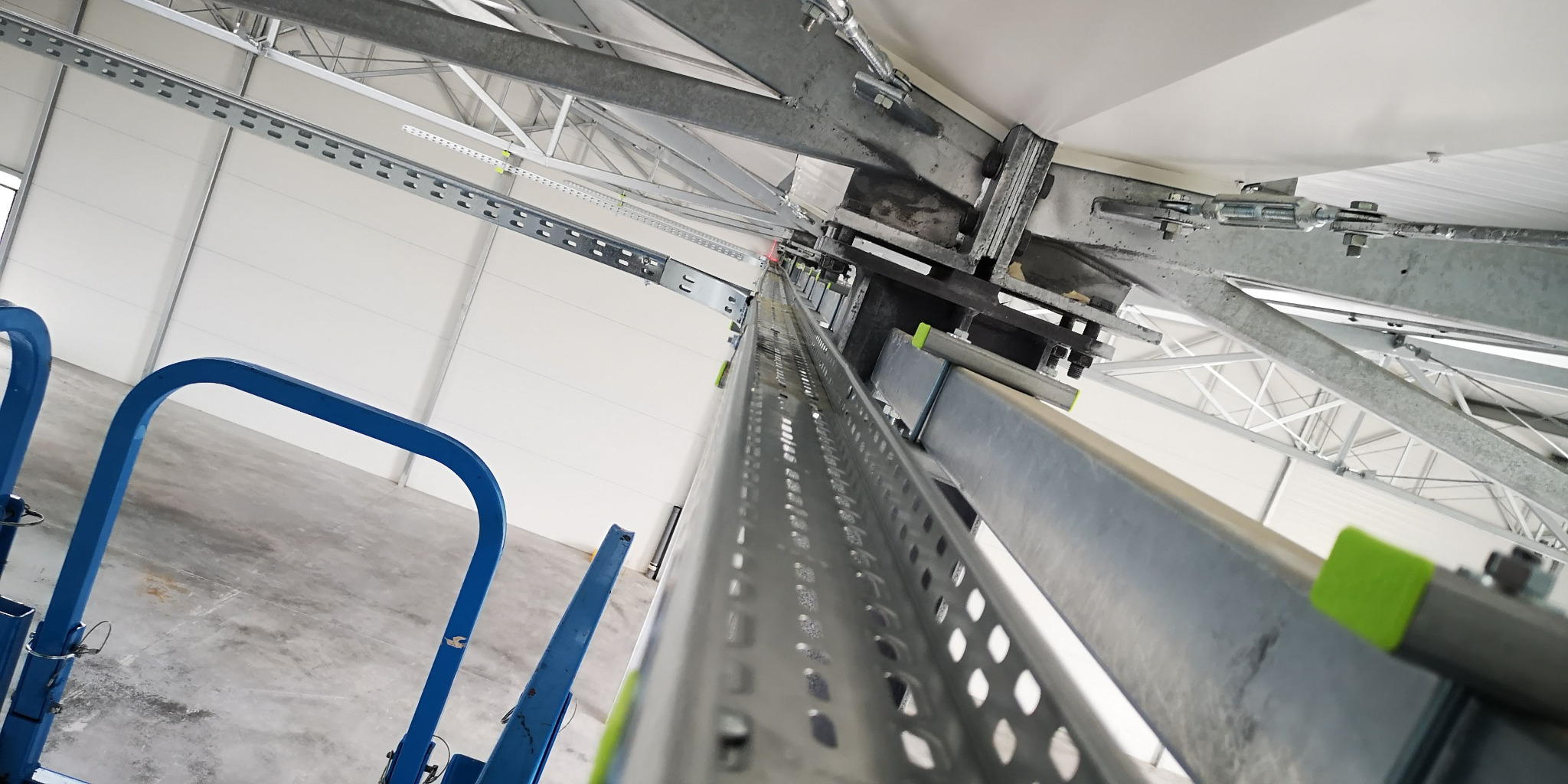 Trasa kablowa na hali